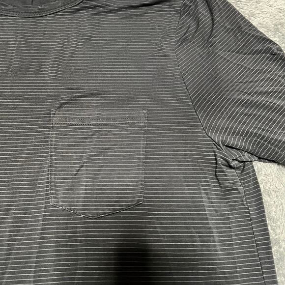 Vuori Shirt Mens Medium ? Black Performance Pocket Lightweight Tee Striped - Picture 3 of 6